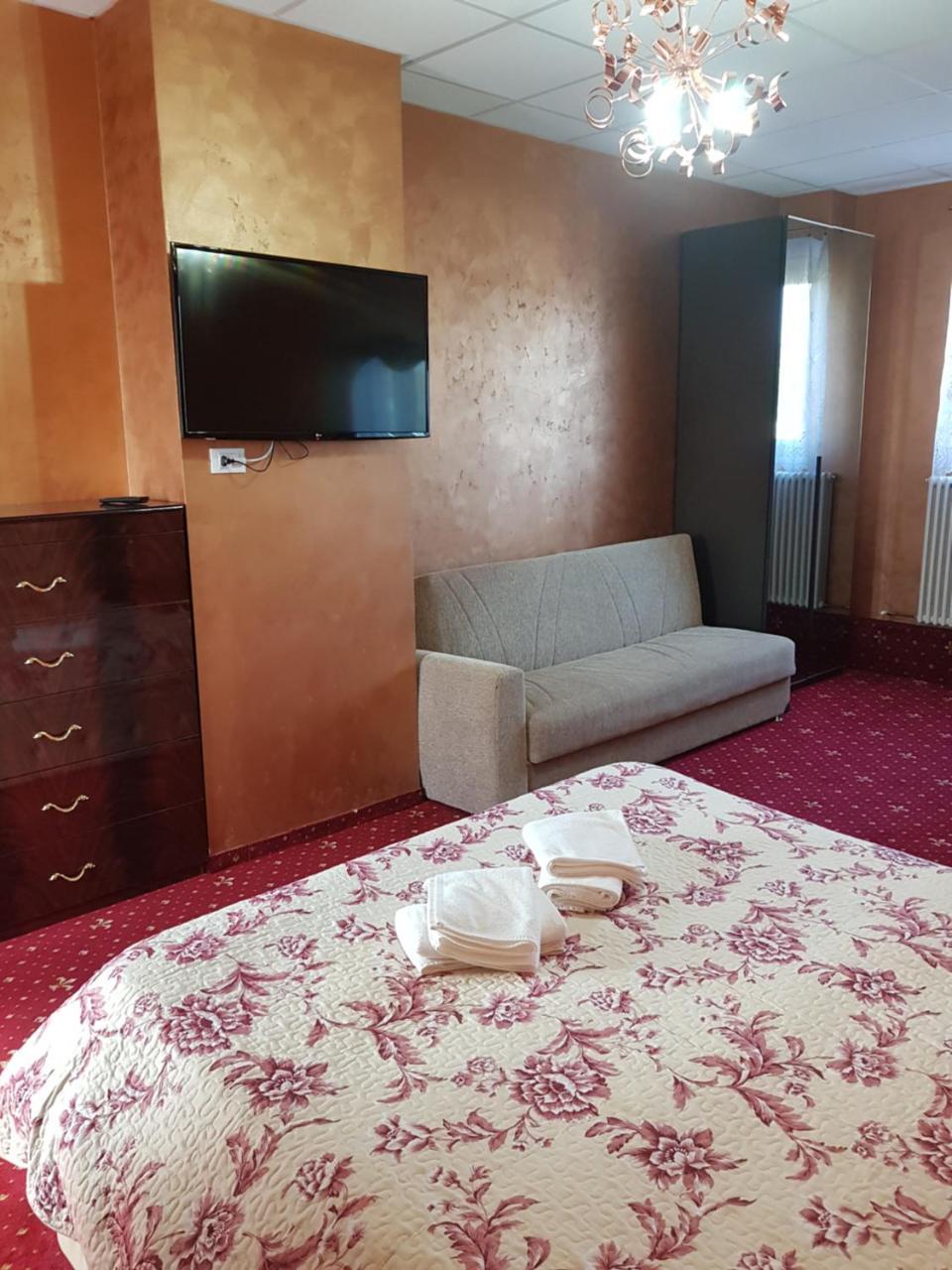 Liberty Junior Apartment Fagaras Luaran gambar