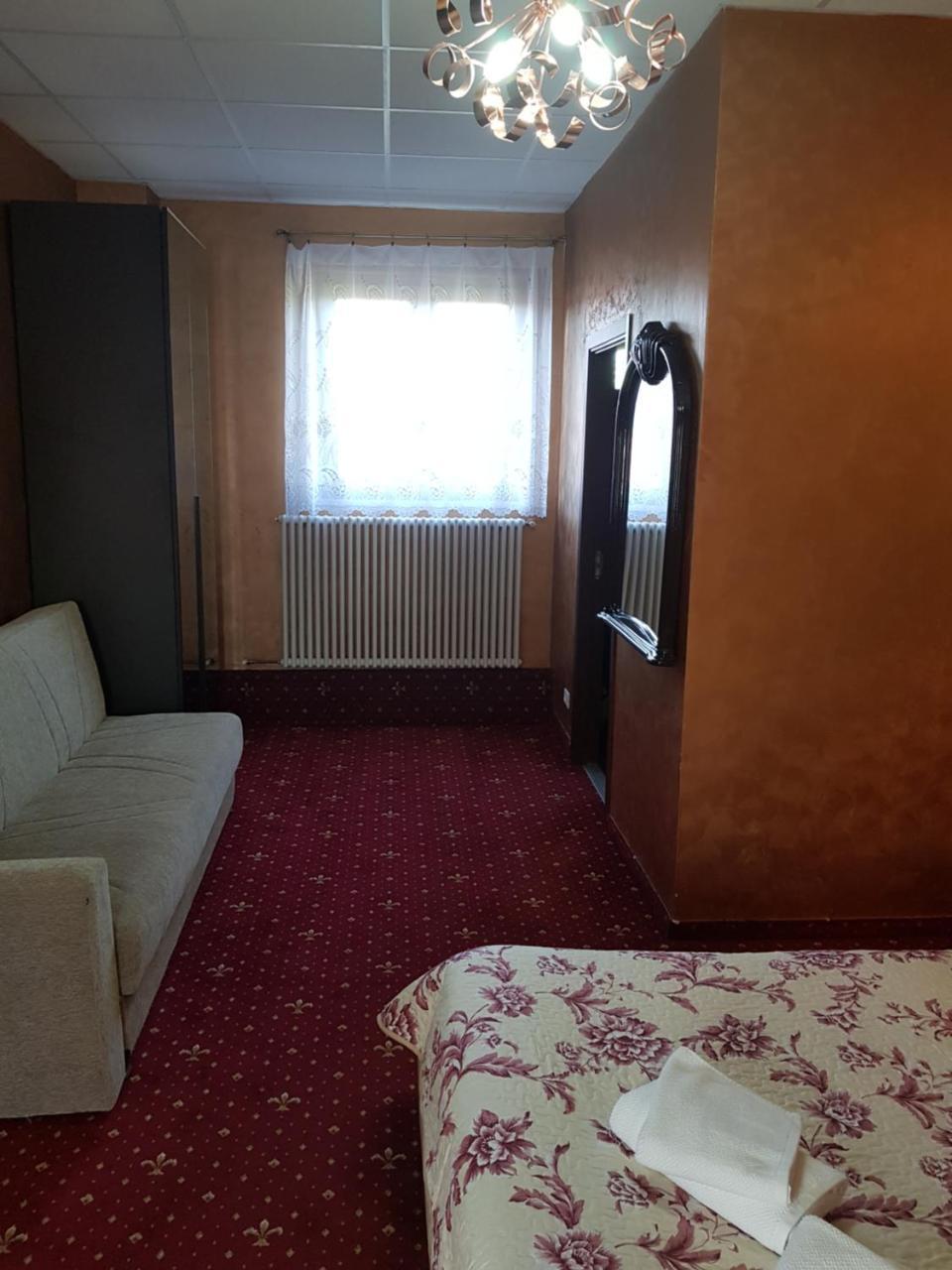Liberty Junior Apartment Fagaras Luaran gambar
