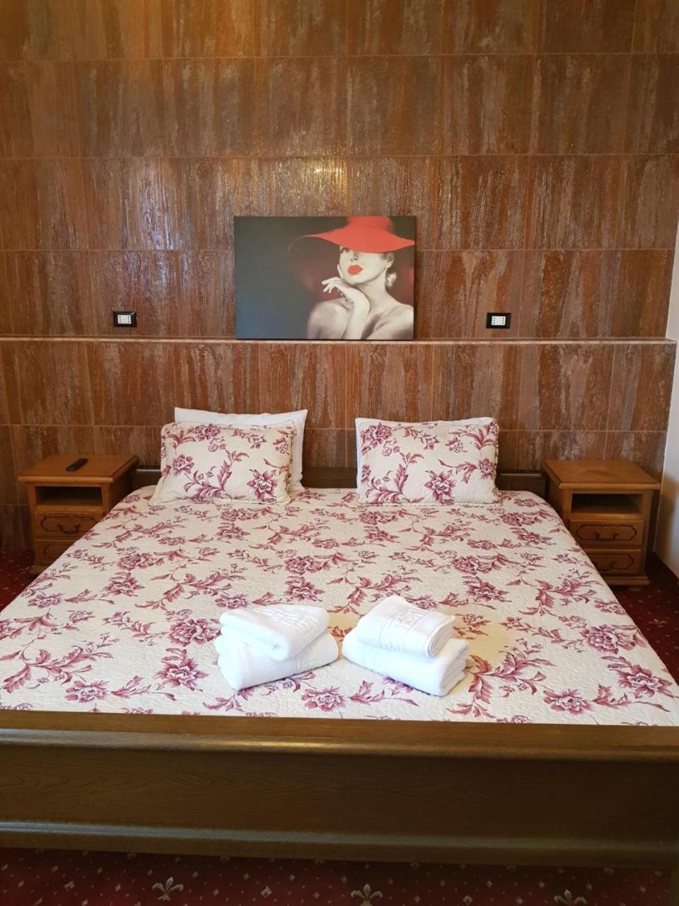 Liberty Junior Apartment Fagaras Luaran gambar